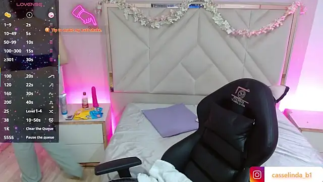 Snapshot of LUAR_TAY chatting on 01-09-26, 11:39 LUAR TAY online show from 01-09-26, 11:39