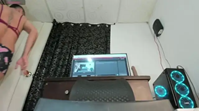 nickytabitch online show from 04-15-26, 08:20