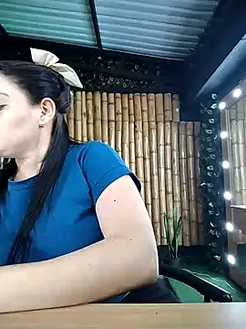 Snapshot of Astrid_williams chatting on 02-13-26, 11:49 Astrid williams online show from 02-13-26, 11:49