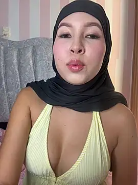 Snapshot of Shann_95 chatting on 07-30-26, 04:28 Shann 95 online show from 07-30-26, 04:28