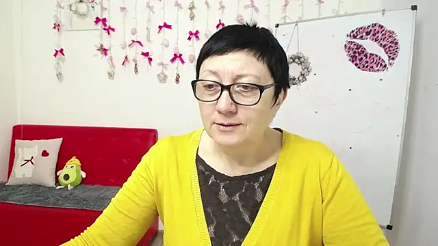 EmilyL0ve online show from 04-05-26, 05:36