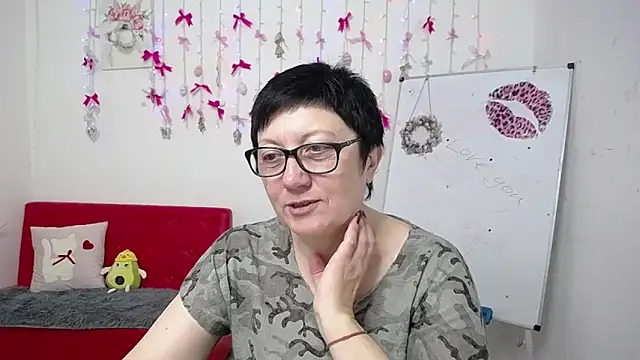 EmilyL0ve online show from 04-15-26, 05:28