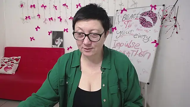 EmilyL0ve online show from 03-16-26, 06:21