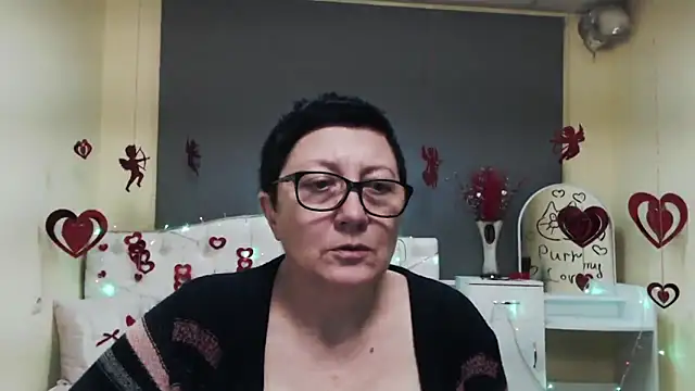 EmilyL0ve online show from 02-08-26, 05:43