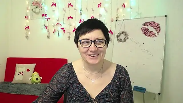 EmilyL0ve online show from 04-13-26, 05:11