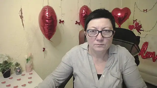 EmilyL0ve online show from 02-02-26, 06:29