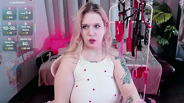 Snapshot of _FrostLuna chatting on 01-09-26, 05:36 FrostLuna online show from 01-09-26, 05:36