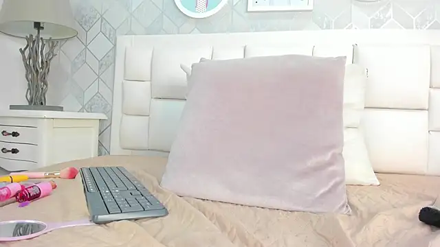 laura rouse7 online show from 04-08-26, 07:26