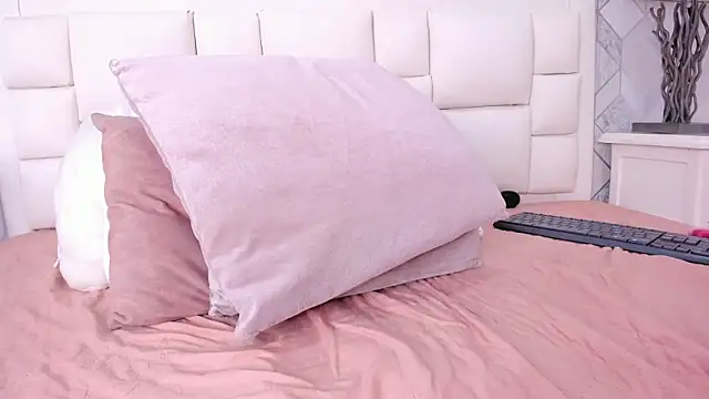 Snapshot of laura_rouse7 chatting on 01-14-26, 11:52 laura rouse7 online show from 01-14-26, 11:52