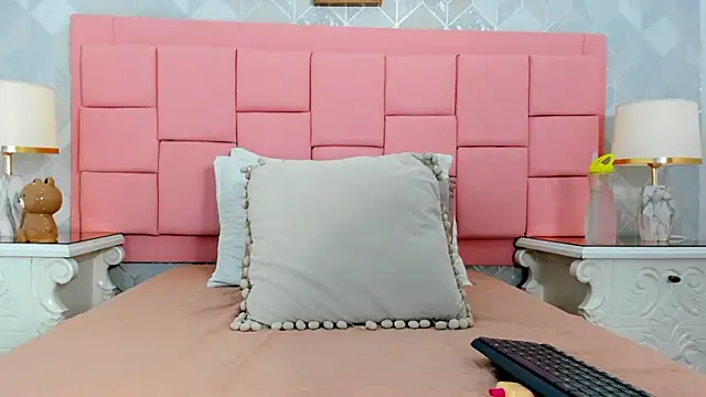 Snapshot of laura_rouse7 chatting on 01-14-26, 11:47 laura rouse7 online show from 01-14-26, 11:47