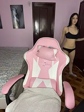 Snapshot of Baby_Meli chatting on 02-09-26, 10:30 Baby Meli online show from 02-09-26, 10:30