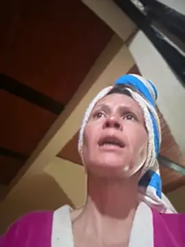 Snapshot of cintia_love chatting on 01-12-26, 06:36 cintia love online show from 01-12-26, 06:36