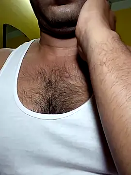Snapshot of Lucky___05 chatting on 05-13-26, 07:15 Lucky 05 online show from 05-13-26, 07:15