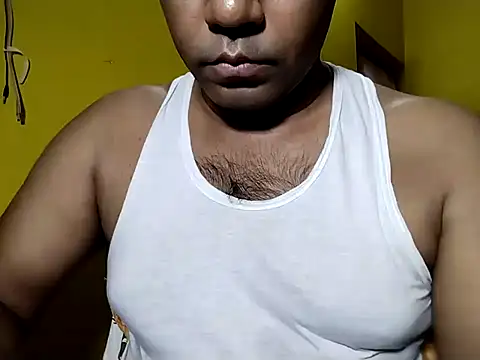 Snapshot of Lucky___05 chatting on 05-25-26, 04:56 Lucky 05 online show from 05-25-26, 04:56