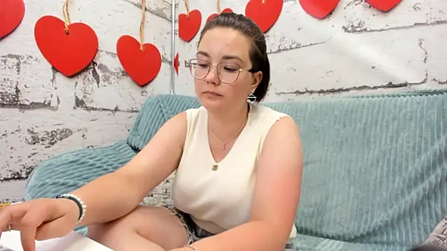 Snapshot of Sweetie_Rozzy chatting on 06-05-26, 01:32 Sweetie Rozzy online show from 06-05-26, 01:32