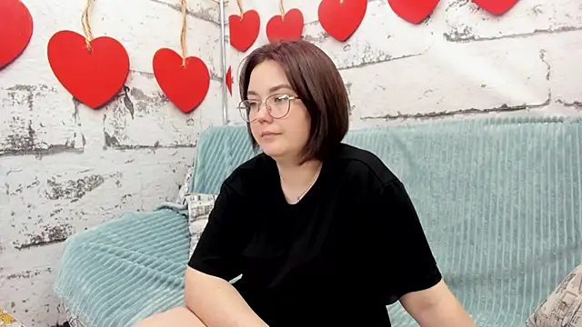 Snapshot of Sweetie_Rozzy chatting on 05-06-26, 01:31 Sweetie Rozzy online show from 05-06-26, 01:31