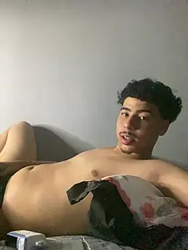 lzinho9153 online show from 05-07-26, 03:44