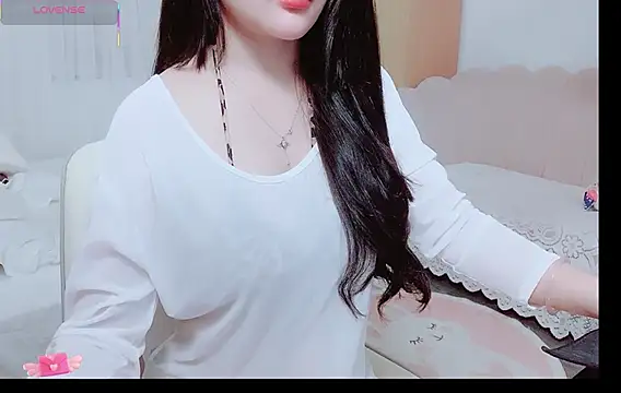 Snapshot of Junnatalie__ chatting on 06-23-26, 03:15 Junnatalie online show from 06-23-26, 03:15
