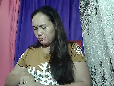 Snapshot of prettymomma24xx chatting on 06-03-26, 02:33 prettymomma24xx online show from 06-03-26, 02:33