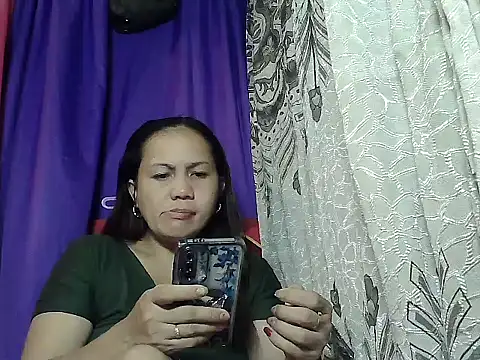 Snapshot of prettymomma24xx chatting on 05-14-26, 09:23 prettymomma24xx online show from 05-14-26, 09:23
