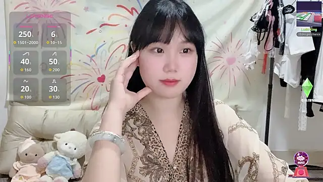 Snapshot of xiaoguai99 chatting on 06-13-26, 11:41 xiaoguai99 online show from 06-13-26, 11:41