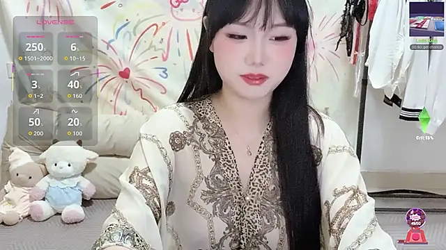 Snapshot of xiaoguai99 chatting on 05-12-26, 01:06 xiaoguai99 online show from 05-12-26, 01:06