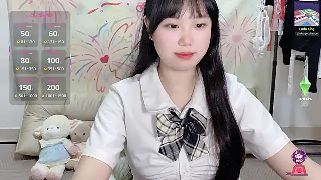 Snapshot of xiaoguai99 chatting on 06-14-26, 11:33 xiaoguai99 online show from 06-14-26, 11:33