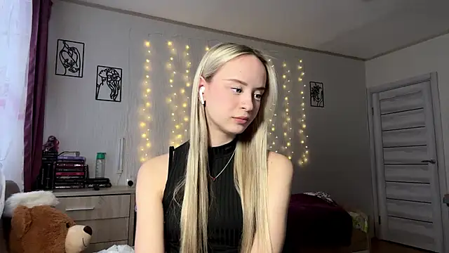 LatashiaOrcutt online show from 01-06-26, 12:42