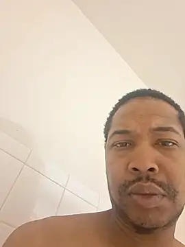 Snapshot of moneyboi1988 chatting on 01-07-26, 02:33 moneyboi1988 online show from 01-07-26, 02:33