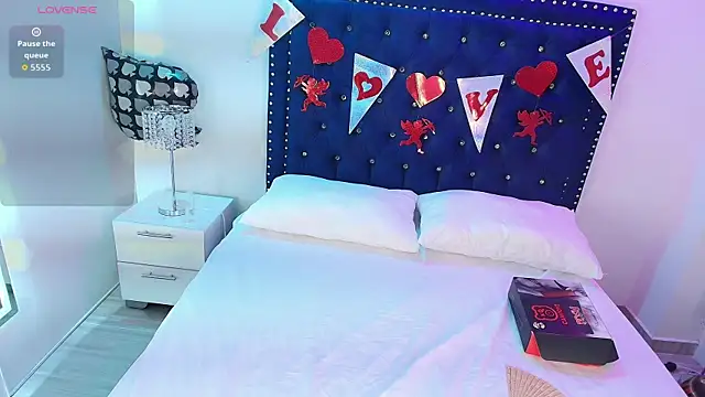 Snapshot of Hannah_andrews chatting on 02-13-26, 11:54 Hannah andrews online show from 02-13-26, 11:54