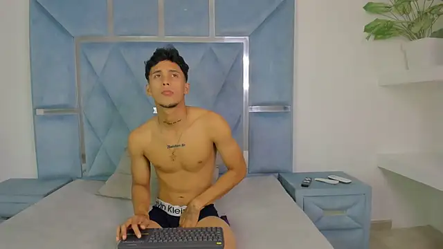 Snapshot of aishaxht chatting on 05-27-26, 04:20 aishaxht online show from 05-27-26, 04:20