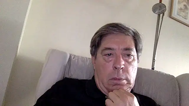 Snapshot of alfredo10011 chatting on 06-17-26, 02:27 alfredo10011 online show from 06-17-26, 02:27