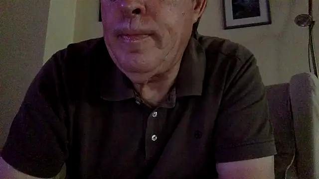 Snapshot of alfredo10011 chatting on 06-22-26, 03:42 alfredo10011 online show from 06-22-26, 03:42