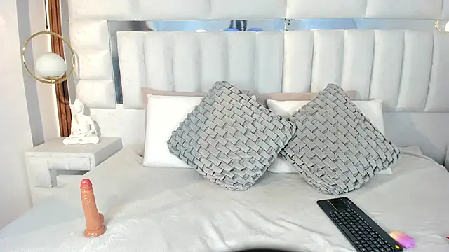 iim Cloe online show from 03-06-26, 08:26