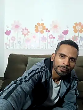 Snapshot of moreno_alpha_br chatting on 05-31-26, 01:00 moreno alpha br online show from 05-31-26, 01:00