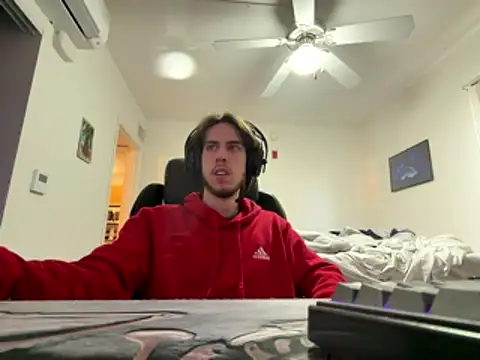 Snapshot of YummyDin chatting on 01-14-26, 09:18 YummyDin online show from 01-14-26, 09:18