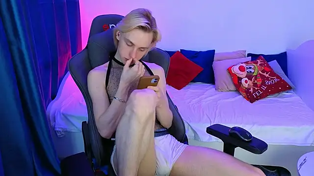 lucidangelok1 online show from 04-11-26, 06:10