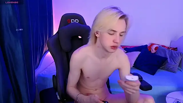 lucidangelok1 online show from 04-15-26, 08:09