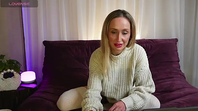 Emely Moon online show from 01-18-26, 10:35