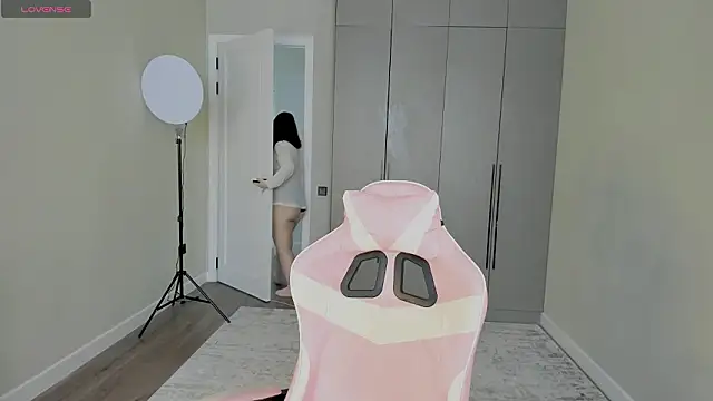 Aiko mainee online show from 02-22-26, 03:20