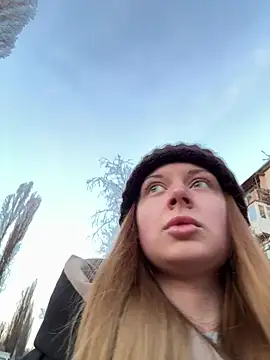 Snapshot of BlondeHott chatting on 02-23-26, 04:58 BlondeHott online show from 02-23-26, 04:58