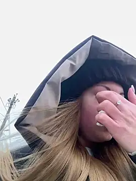 Snapshot of BlondeHott chatting on 02-06-26, 06:42 BlondeHott online show from 02-06-26, 06:42