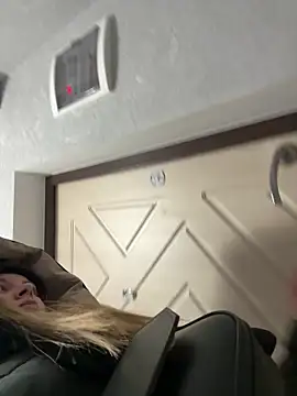 Snapshot of BlondeHott chatting on 02-03-26, 06:22 BlondeHott online show from 02-03-26, 06:22