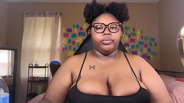 Snapshot of Chocolatebunnyxx96 chatting on 06-09-26, 04:08 Chocolatebunnyxx96 online show from 06-09-26, 04:08