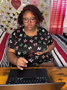 Chocolatebunnyxx96 online show from 02-17-26, 05:32