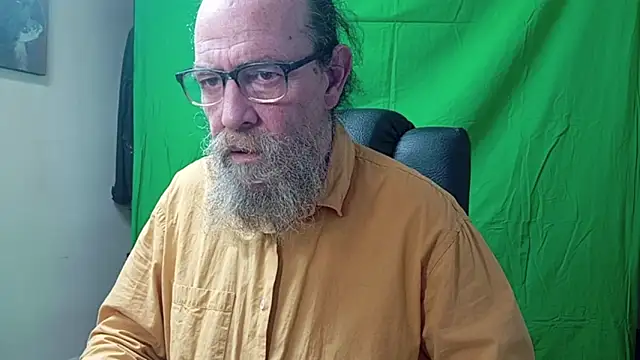 Snapshot of Uncle_Hottie chatting on 03-23-26, 04:40 Uncle Hottie online show from 03-23-26, 04:40