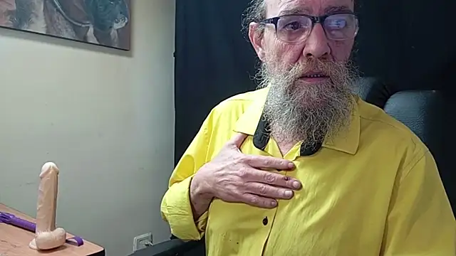 Snapshot of Uncle_Hottie chatting on 03-26-26, 06:28 Uncle Hottie online show from 03-26-26, 06:28