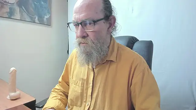 Snapshot of Uncle_Hottie chatting on 03-03-26, 05:42 Uncle Hottie online show from 03-03-26, 05:42