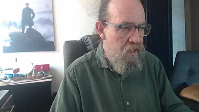 Snapshot of Uncle_Hottie chatting on 06-27-26, 03:51 Uncle Hottie online show from 06-27-26, 03:51