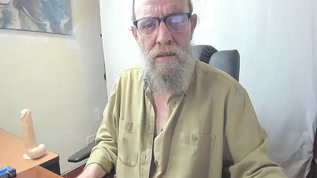 Snapshot of Uncle_Hottie chatting on 03-01-26, 06:41 Uncle Hottie online show from 03-01-26, 06:41